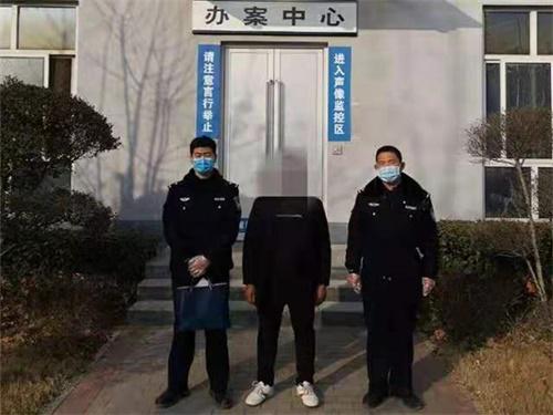 河南长垣警方将盗窃者控制。警方供图
