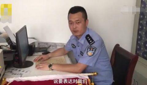 照片在网上迅速走红,网友惊呼:小姐姐是要表白吗?