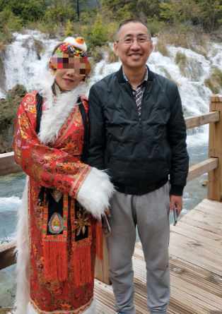桂高平和妻子。受访者供图