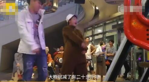 学跳舞的原因也是为了减肥,他自己称之前的脸有现在的三倍大,目前已减20斤。
