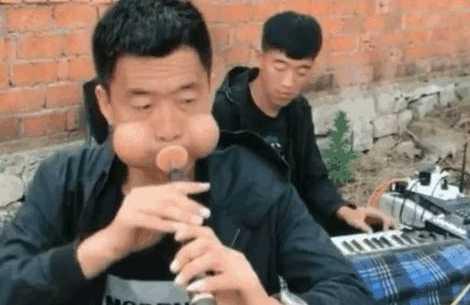 男子为了500块钱吹唢呐17小时 第2天腮帮子都走形了