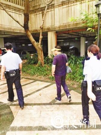 ▲林某被法警带走