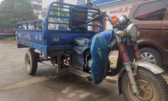 民警追缴回的被盗三轮摩托车
