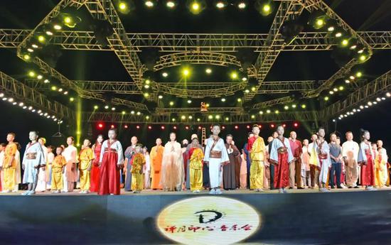 晚会在终曲《禅月印心》中落下帷幕