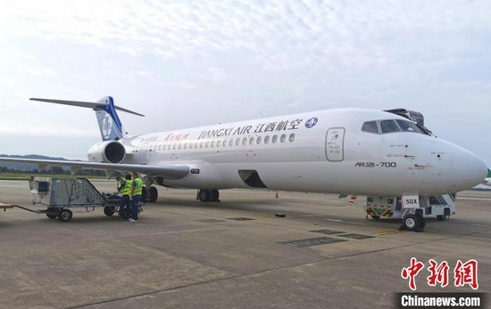 图为江西航空第5架国产ARJ21飞机B-650X“南昌瑶湖”号。 谌欣 摄