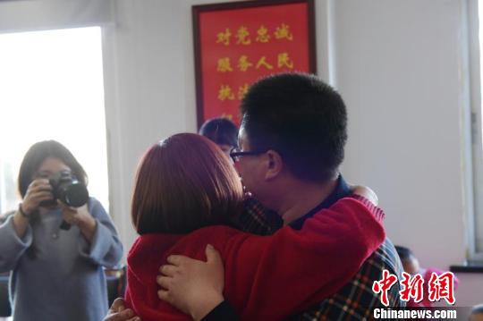 失散31年,母子二人终团聚 永康公安提供 摄
