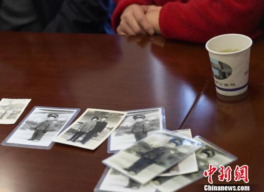 31年来,胡连芳一直把照片带在身边 永康公安提供 摄