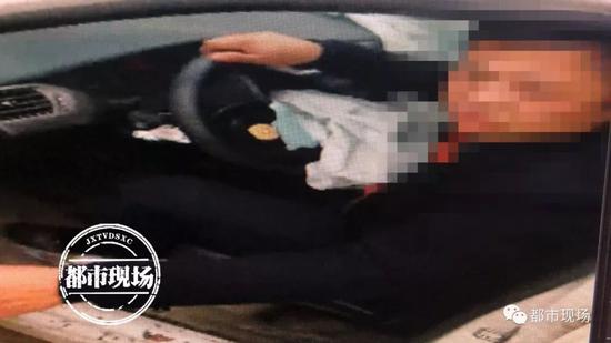 现场是这样的：