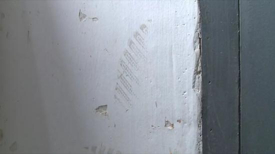 男孩坠楼身亡 监控拍下最后的身影 父母想不通