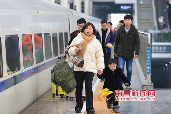 旅客进站乘车