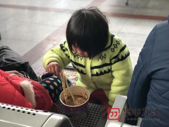 孩子们的大伯告诉掌中九江记者,