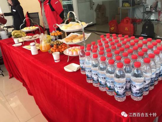 丰厚的奖品和精美的糕点等着新老车友的到来