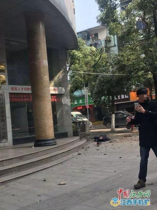 飞来横祸！天降瓷砖！南昌一男子街头被砸中身亡！