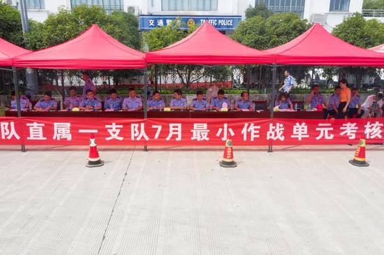 江西高速交警直属一支队开展7月份最小作战单元考核