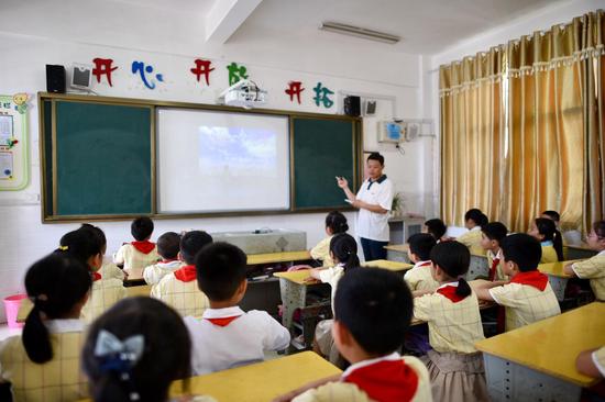 上饶逸夫小学使用天翼云智慧课堂教学中