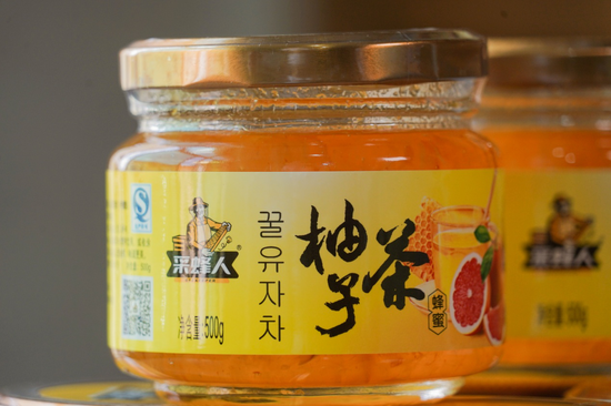江西山蜂食品有限公司出道的采蜂人蜂蜜柚子茶。