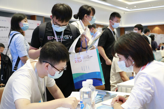 企业与高层次人才现场对接