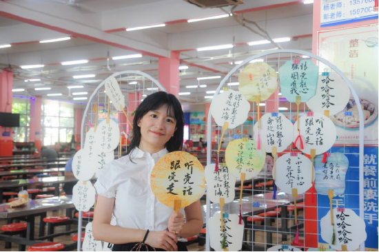 设计工程学院以漆扇制作迎接新生