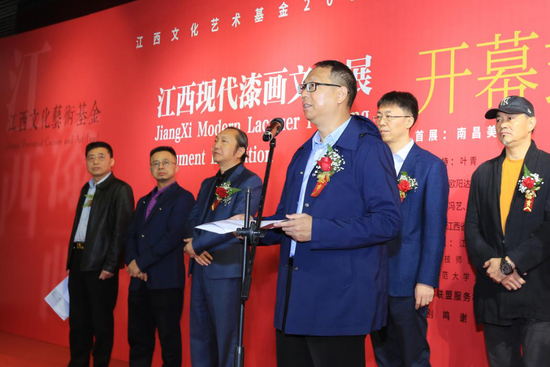 江西现代漆画文献展开幕式现场南昌市文化广电新闻出版旅游局党委书记、局长万利平致辞