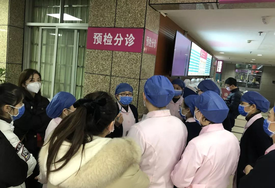 杨秀玲组织预检分诊护士培训