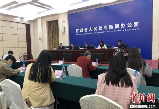 4月20日,2021年江西省一季度国民经济运行情况新闻发布会在南昌召开。 袁汝晶 摄