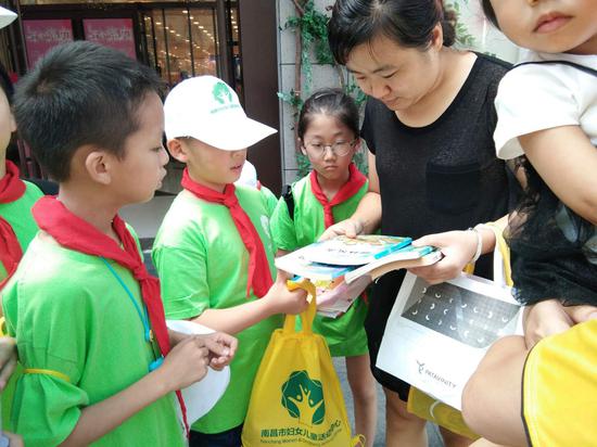 南昌市妇女儿童活动中心寻访红色足迹 挥洒少