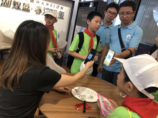 南昌市妇女儿童活动中心寻访红色足迹 挥洒少