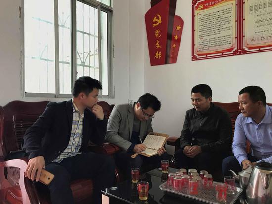 党旗飘扬风帆劲--安远县开展基层党组织十有