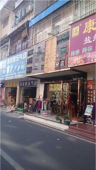 记者探访时发现招牌已拆除