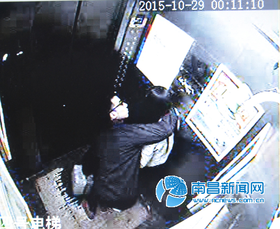 电梯内监控视频