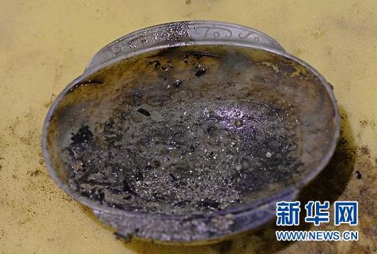这是海昏侯墓遗址出土的玉耳杯(12月7日摄)。 新华社记者 万象 摄