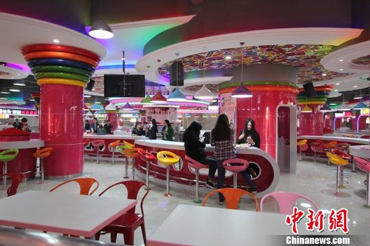 食堂内景。傅鸿洲 摄。