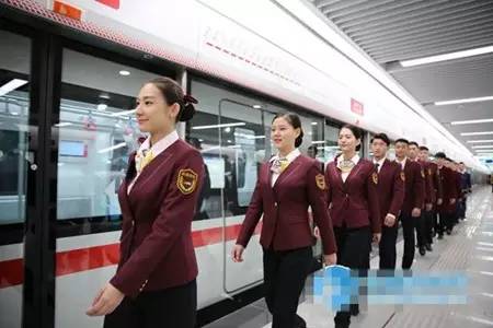 南昌地铁工作人员身穿制服亮相