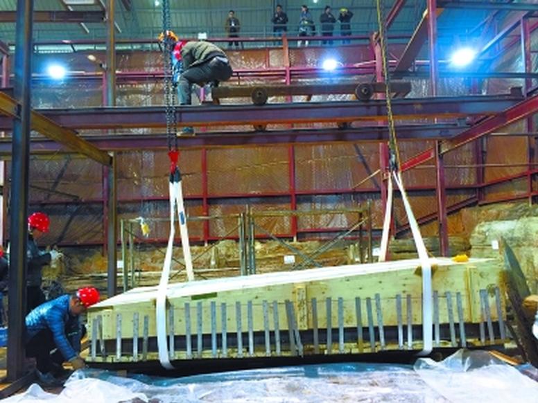 南昌西汉大墓主棺开启