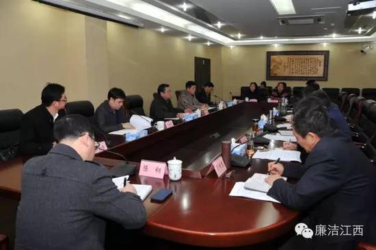 图为驻省委办公厅纪检组到省信访局开展走访调研。