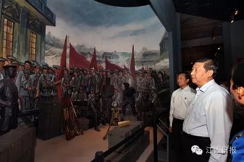 图为2008年10月14日,习近平在井冈山革命博物馆参观。