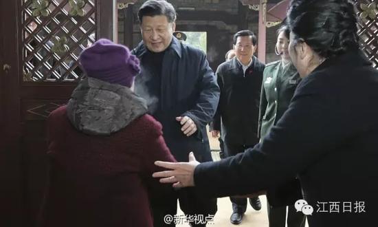 习近平看望全国道德模范和英烈后人