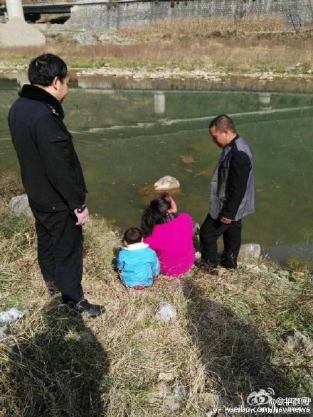 女子嫌丈夫不给买衣服 带5岁孩子跳河