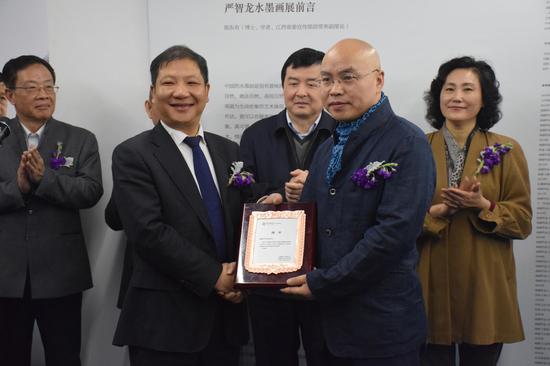 聘任严智龙老师为中国银行江西省分行艺术顾问