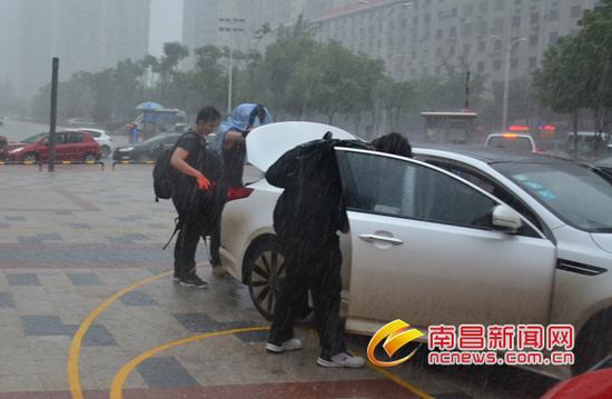 暴雨突袭洪城 未来几天仍有雨
