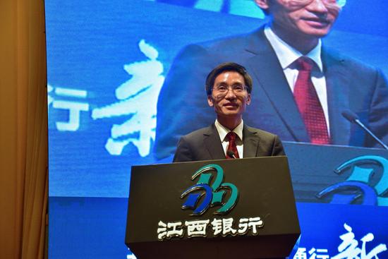 江西银行董事长陈晓明出席发布会并发表讲话
