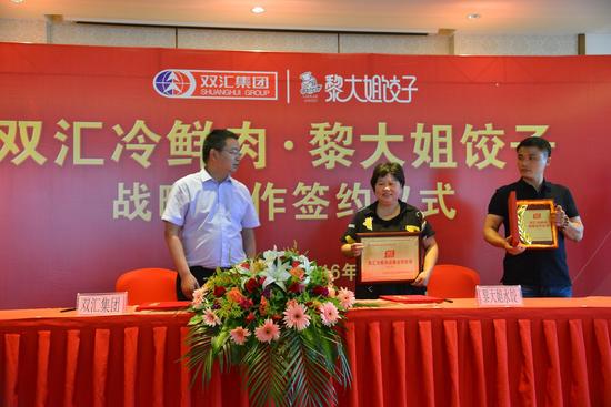 http://jx.sina.com.cn/news/zhzx/2016-05-27/detail-ifxsqxxs7742233.shtml
签约仪式现场