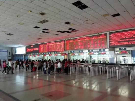 西站房售票大厅窗口将根据客流情况动态开启售票窗口。