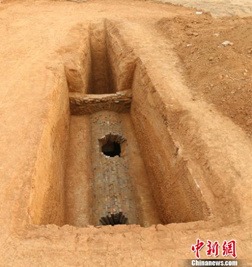 图为5号墓葬。 田庄 摄