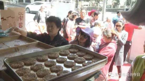 2名大妈突发联想拍视频 造谣棉花肉松被抓获