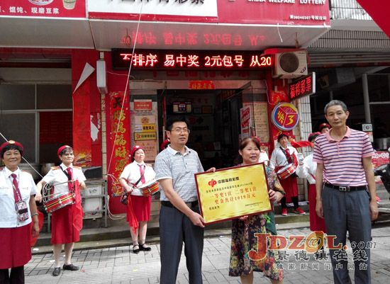 市民政领导亲赴站点授牌