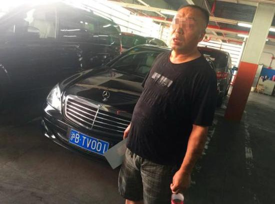 套牌车驾驶员胡蓝。