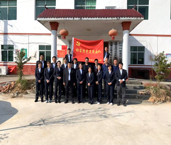 建行鹰潭市分行张富清金融服务队“党建+裕农通”打造基层底色鲜明的红色堡垒