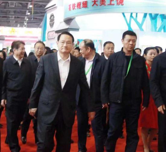 煌上煌董事长_煌上煌酱鸭图片