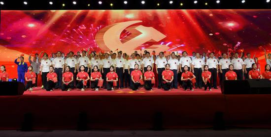 新中国成立时期中国多少人口_2021新中国成立多少年(2)